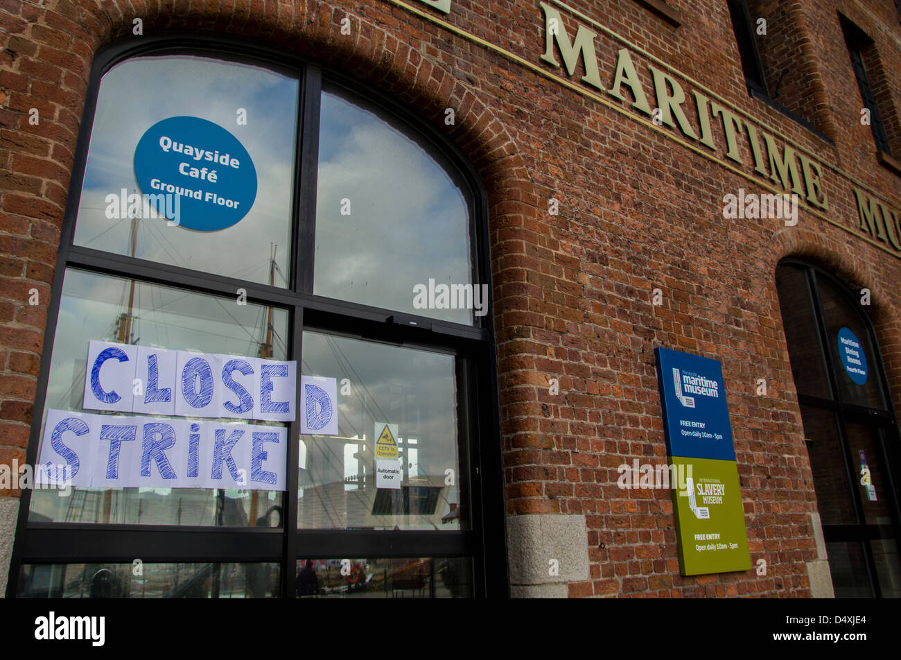 Merseyside Maritime Museum è clossed da un PC (Public & Servizi Commerciali unione) sciopero il 20 marzo 2013 Foto Stock