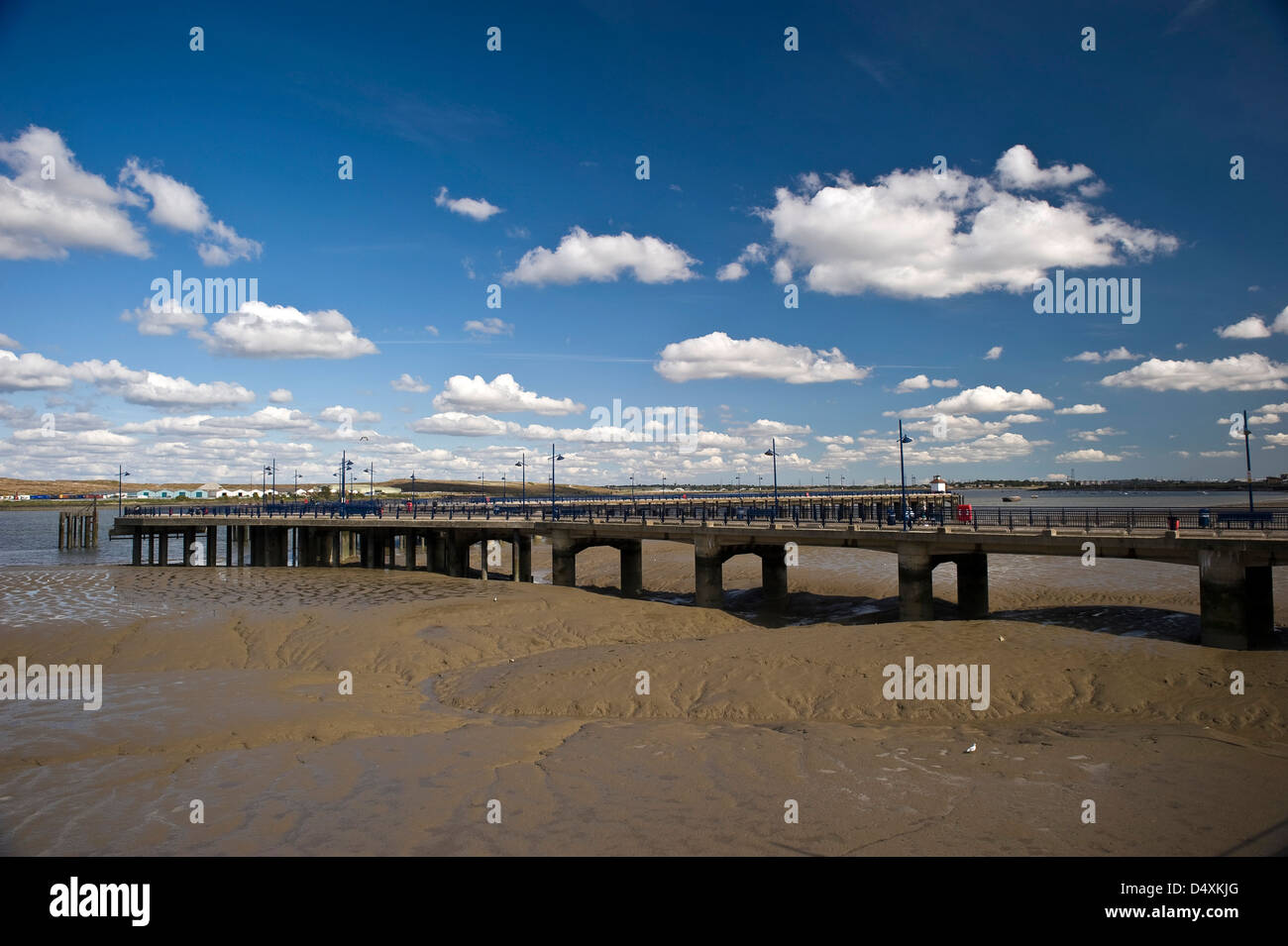 Il Tamigi riverside a Erith, Kent, Regno Unito Foto Stock