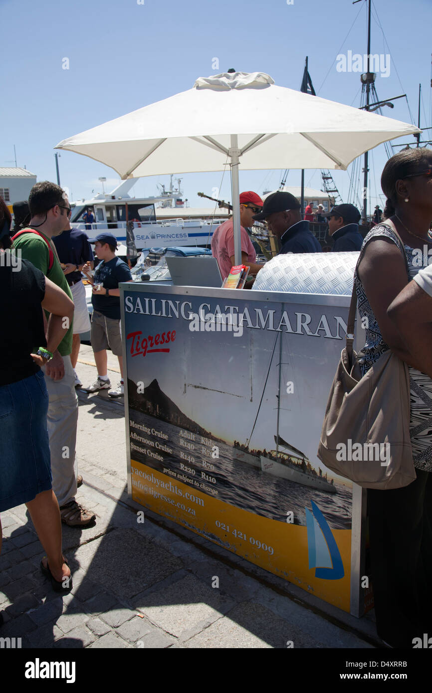 Catamarano a vela crociere a Waterfront - Cape Town - Sud Africa Foto Stock