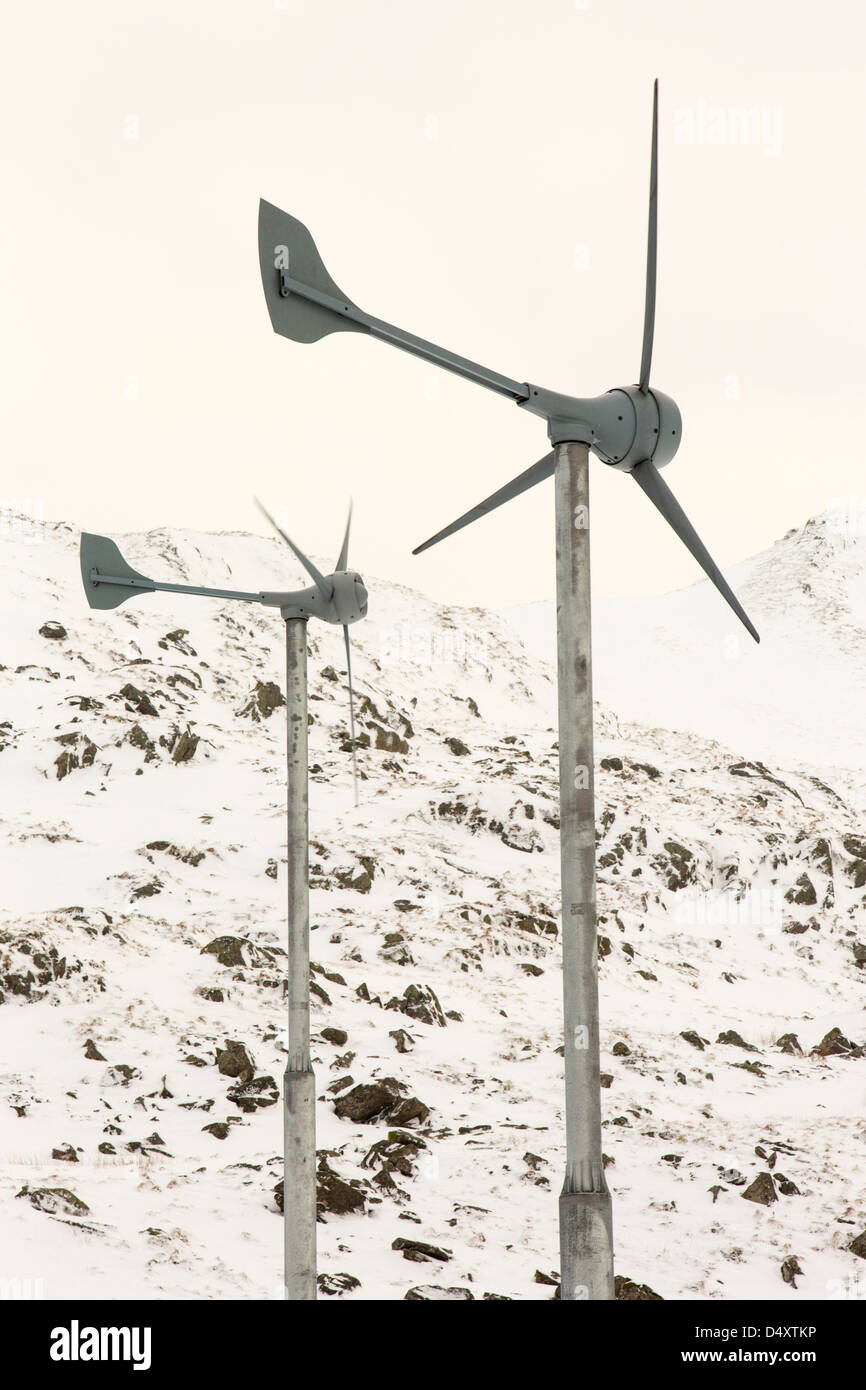 Le turbine eoliche alimentando il Kirkstone Pass Inn Lake District, UK. Foto Stock