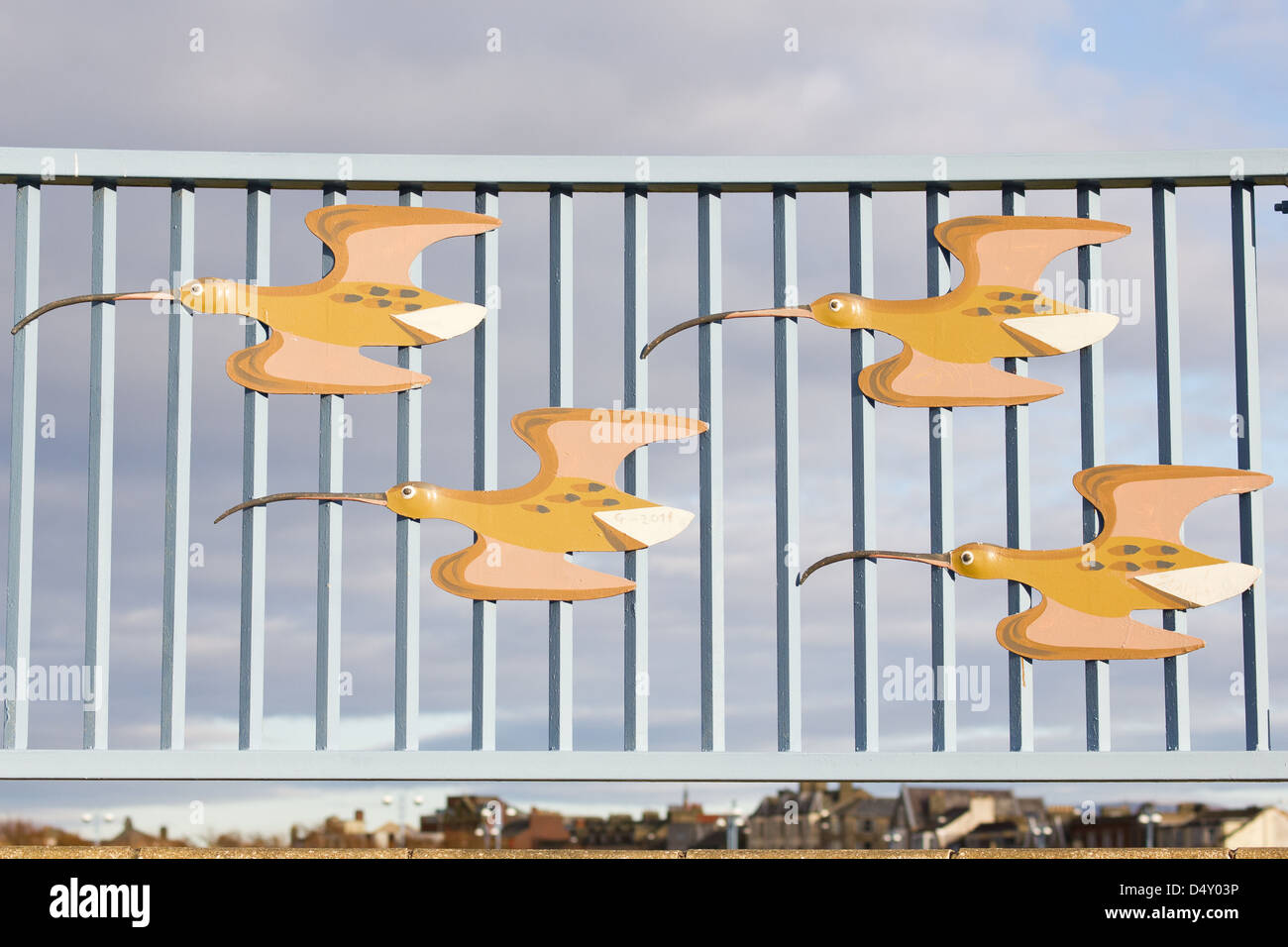 Morecambe Lancashire, Inghilterra con uccelli su una ringhiera Foto Stock Morecambe Lancashire, Inghilterra con uccelli su una ringhiera Foto Stock