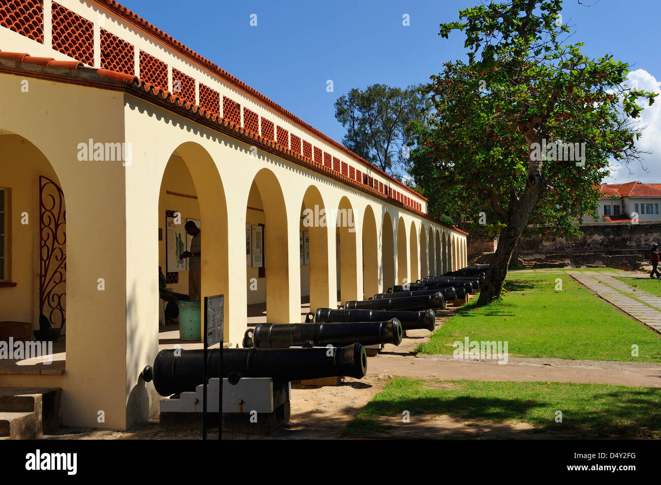 Edifici interni a Fort Jesus sull isola di Mombasa, in Kenya, Africa orientale Foto Stock