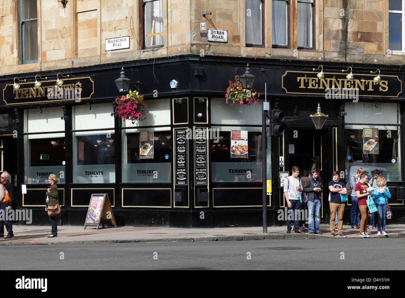 Tennent's Bar Byres Road, West End di Glasgow, Scozia, Regno Unito Foto Stock