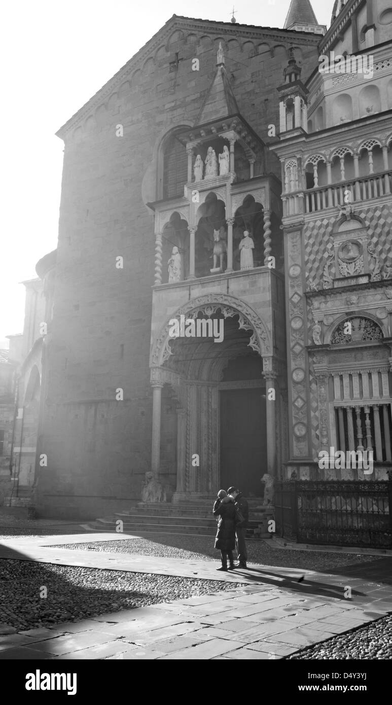 Bergamo - raggi tra il Duomo e la cattedrale in città alta Foto Stock