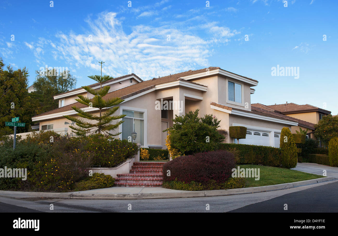 Esterno classe media home con piante, Laguna Beach, California, Stati Uniti d'America Foto Stock