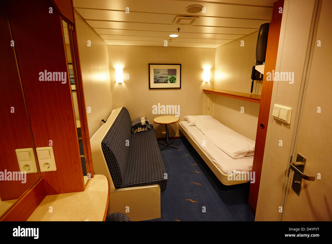Piccolo ponte interno cabina passeggeri a hurtigruten nave passeggeri troms Tromso Norvegia europa Foto Stock