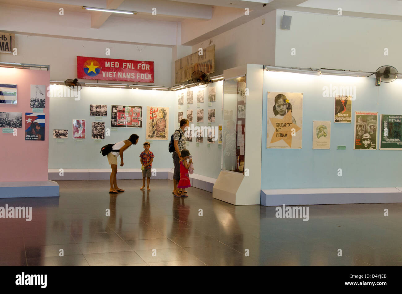 Il Vietnam, Ho Chi Minh City (aka Saigon). Il Vietnam Residuati Bellici Museum, interno. Foto Stock