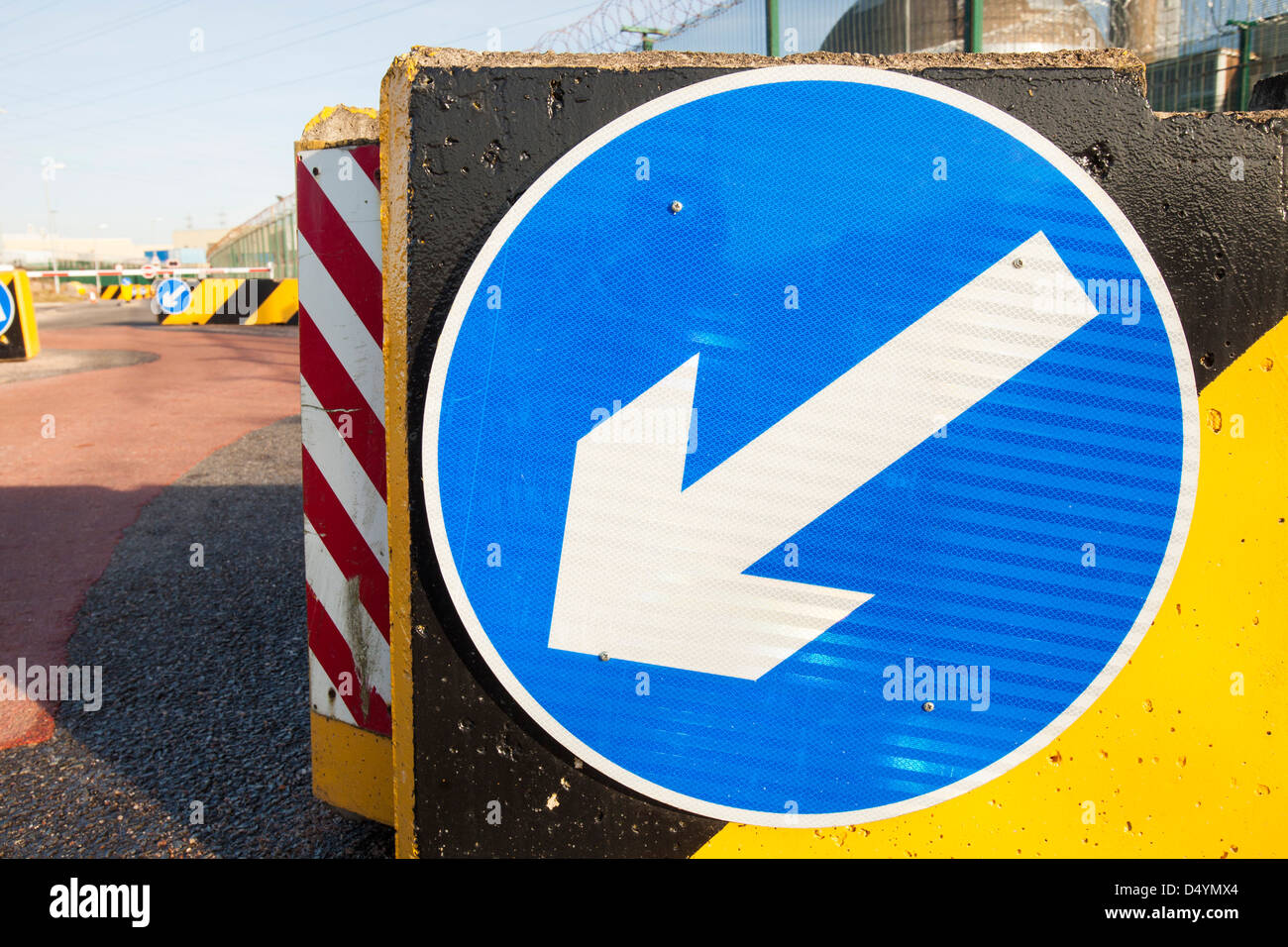 Blocchi stradali a Sellafield centrale nucleare, Cumbria, Regno Unito. Foto Stock