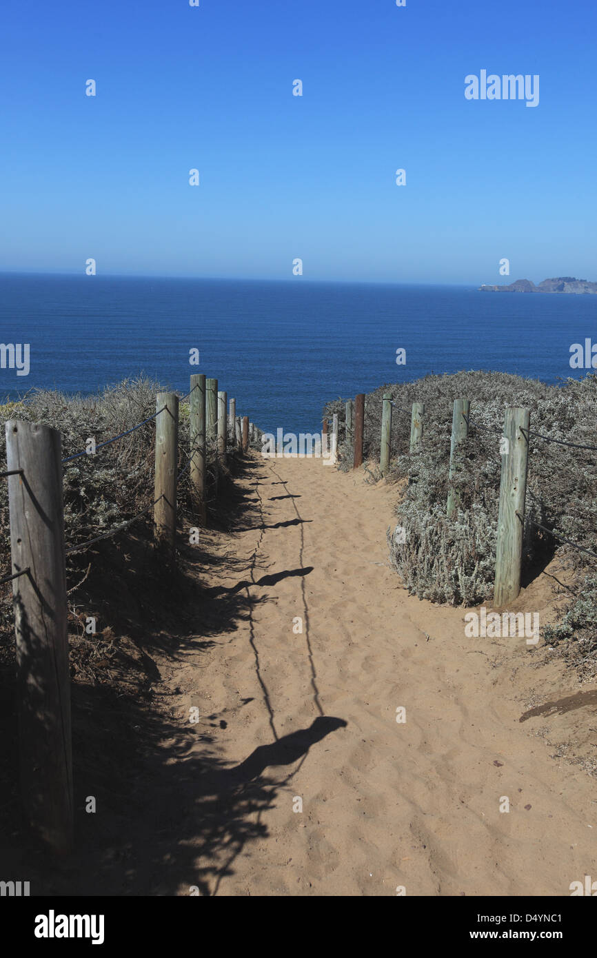 Sentiero di sabbia a piedi al mare in San Francisco Foto Stock