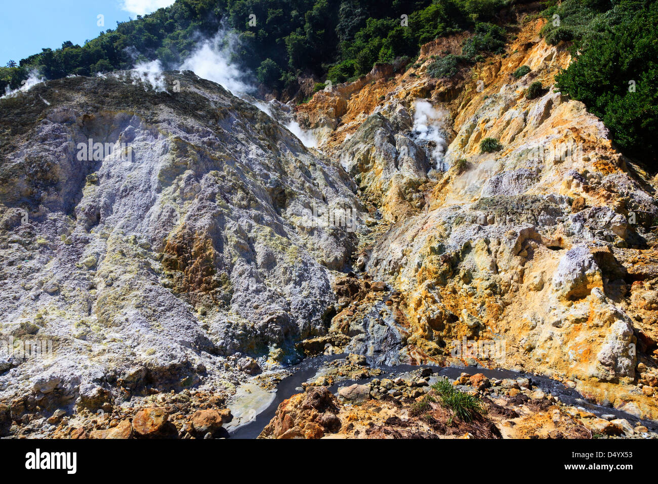 Molle di zolfo dal vulcano attivo a La Soufriere, St. Lucia Foto Stock