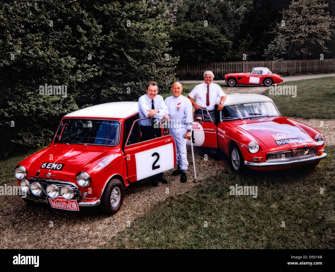 Paddy Hopkirk,Sir Stirling Moss e Roger Clark,British Rally driver con Mini Cooper,MGB e Austin Healey BMC auto da rally. Maratona Classica rally 1990 Foto Stock