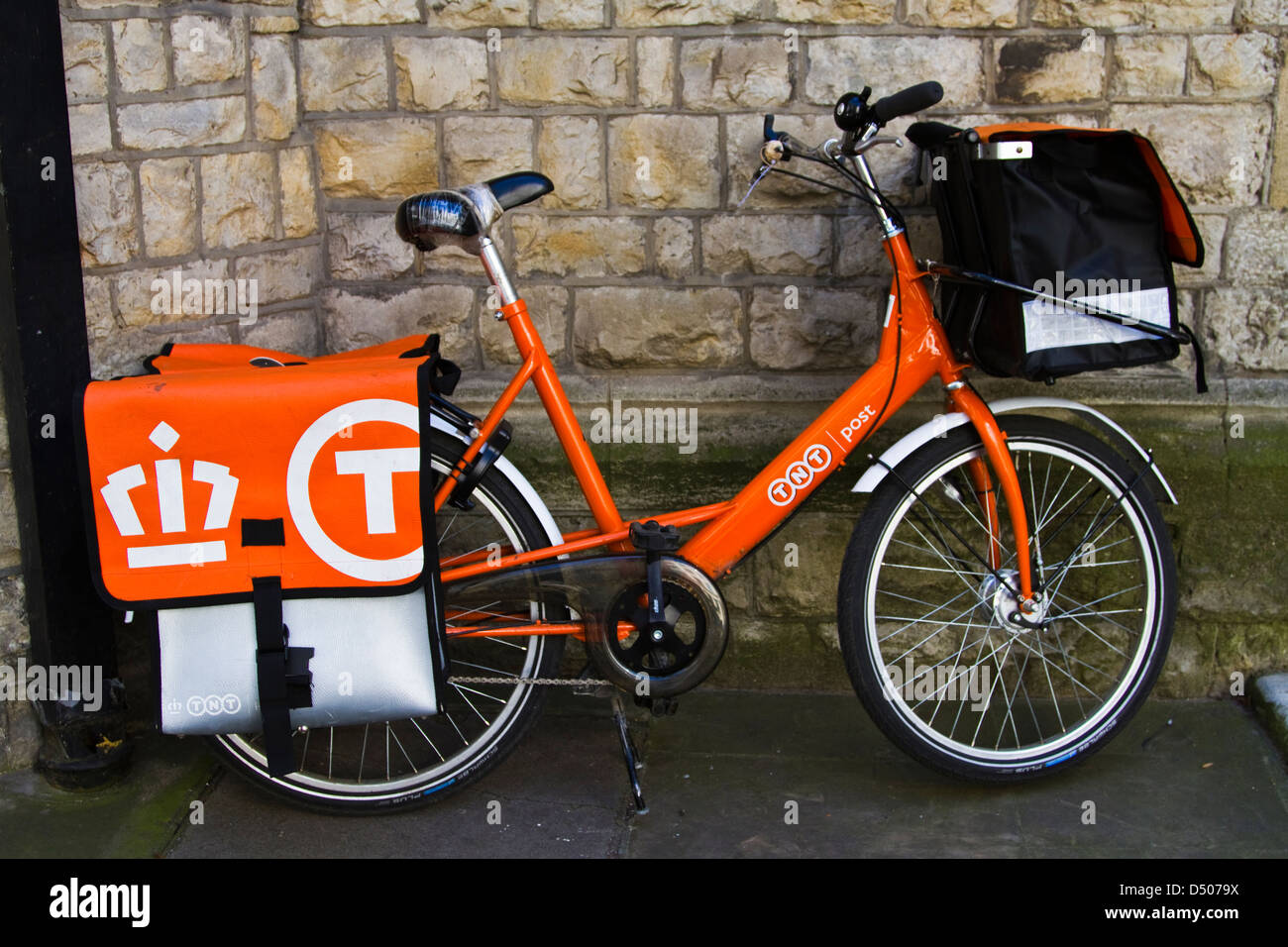 Bici postale TNT Foto Stock