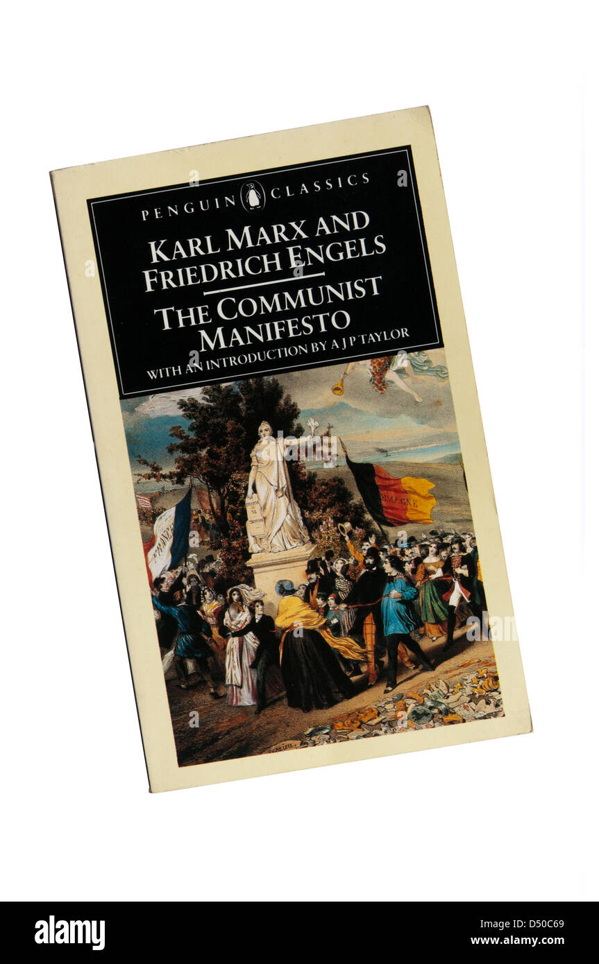 Il Penguin Classics edizione tascabile del Manifesto comunista di Karl Marx e Friedrich Engels Foto Stock