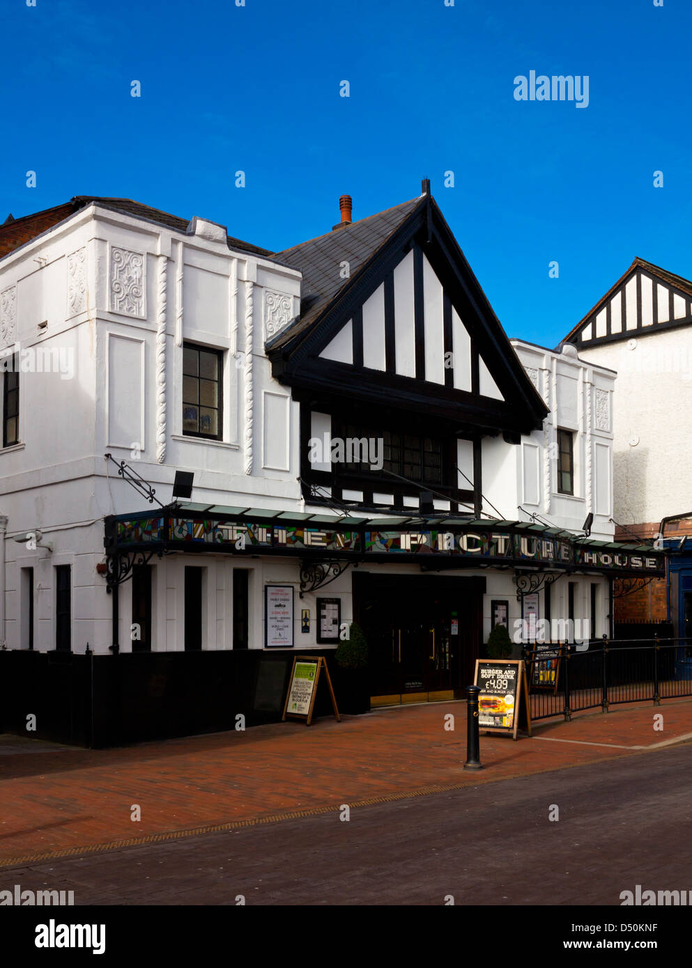 Il Picture House in Stafford Staffordshire REGNO UNITO Inghilterra precedentemente un centro città cinema ora un pub appartenente alla catena Wetherspoon Foto Stock