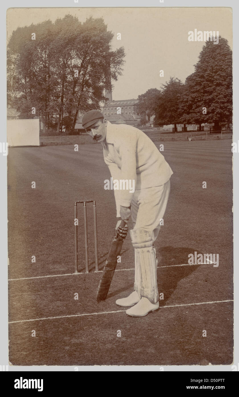 Foto Edwardian uomo a giocare a cricket, circa 1910, passatempi, attività per il tempo libero, U.K. Foto Stock