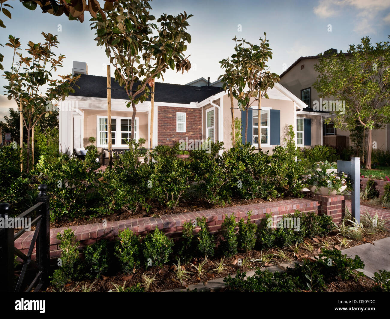 Esterno anteriore tradizionale American Home;Tustin;California;USA Foto Stock