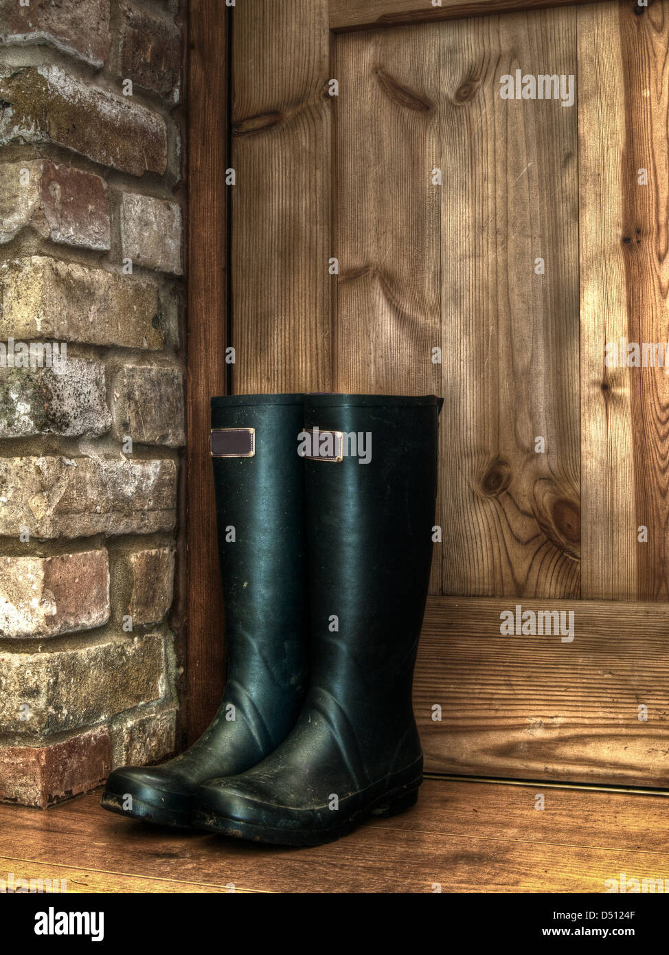 Pair muddy boots immagini e fotografie stock ad alta risoluzione - Alamy