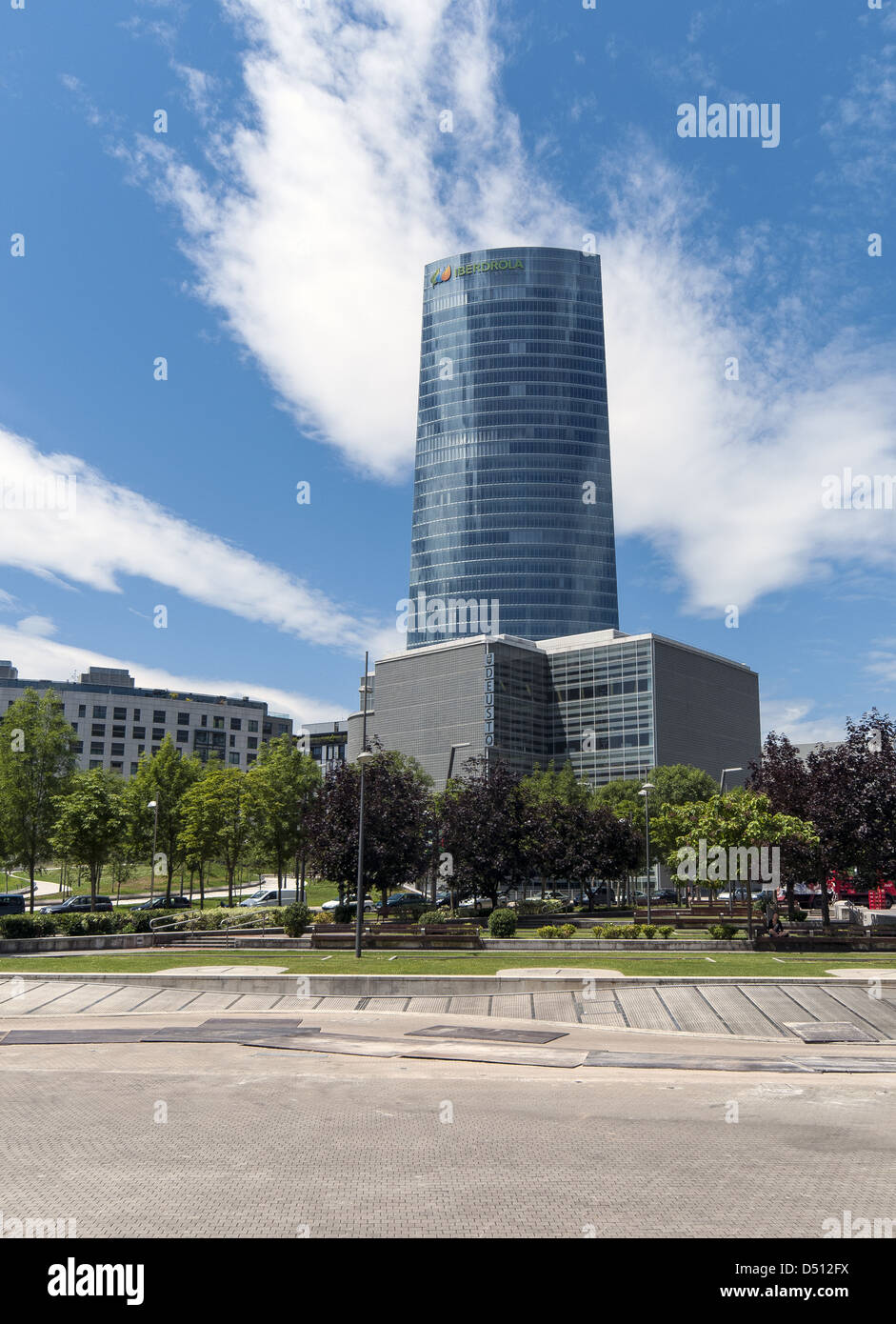 La Torre Iberdrola torre sul Ria di Bilbao nei Paesi Baschi, Spagna Foto Stock