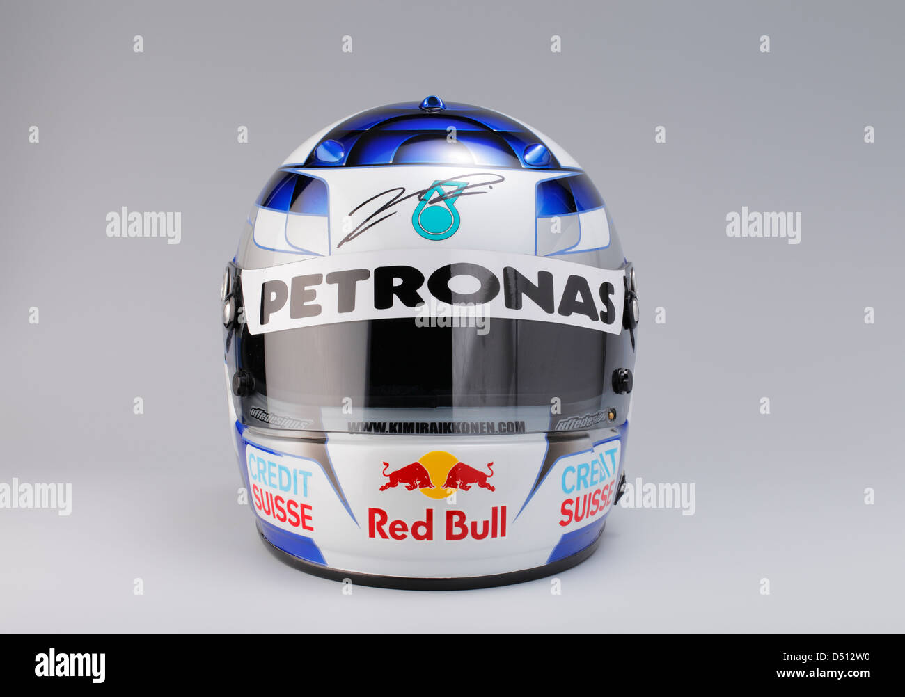 Ha firmato il casco del pilota di F1 Kimi Raikkonen. Red Bull Sauber Petronas 2001. Foto Stock