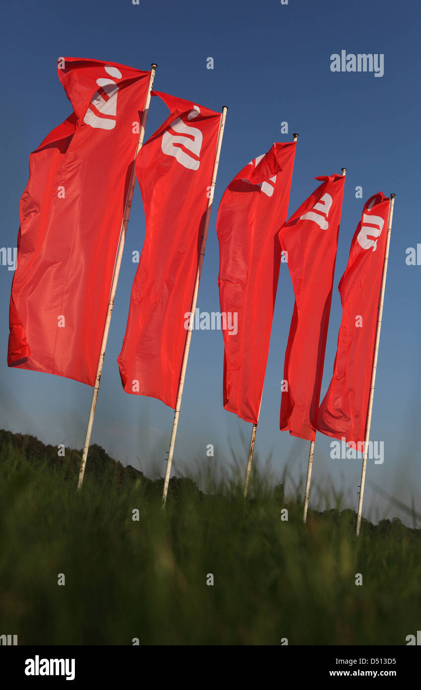 Dresden, Germania, sventolando bandiere della Sparkasse Foto Stock