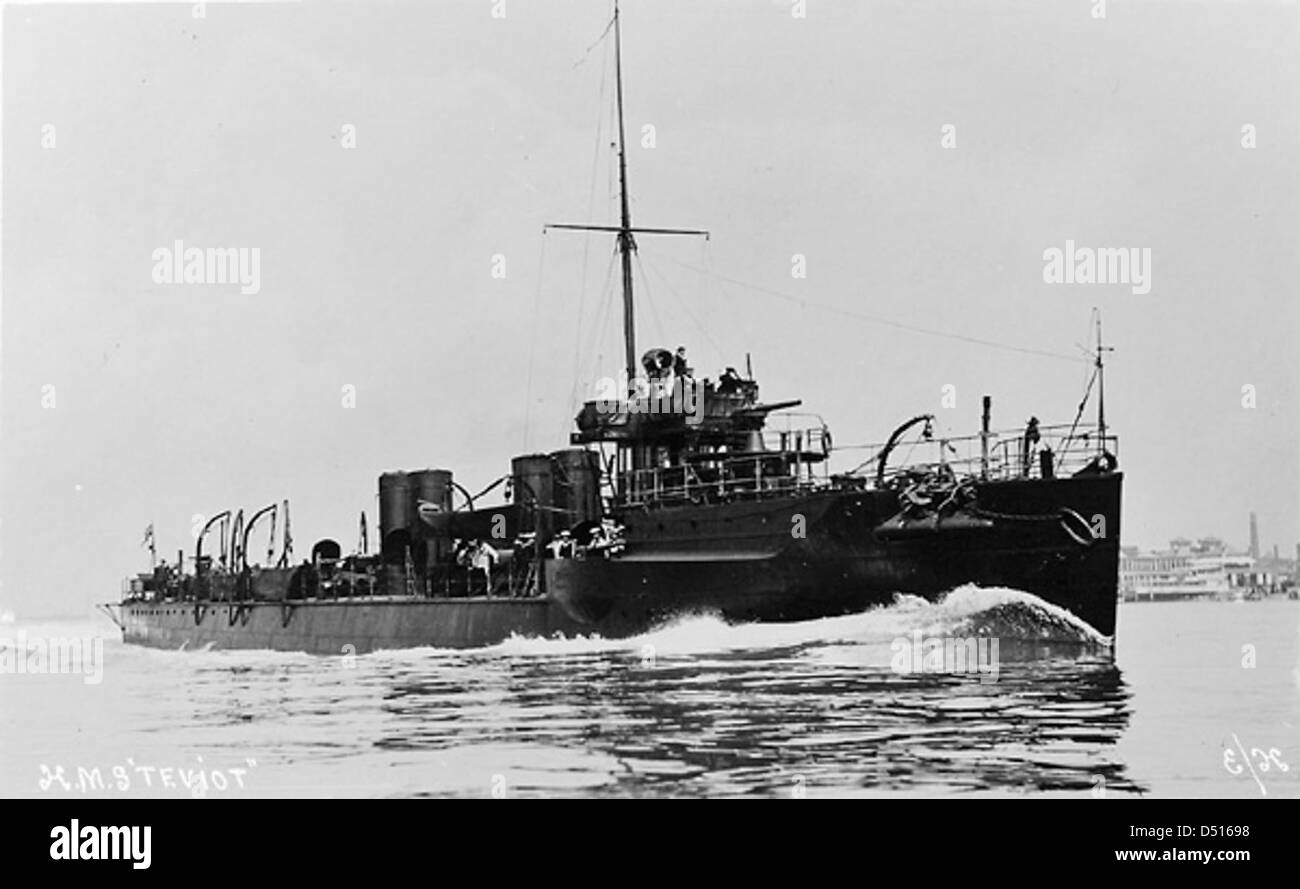 La HMS Teviot, un cacciatorpediniere classe e, servì nella Royal Navy. Questa nave faceva parte della classe Ribble-type River, riconosciuta per il suo ruolo nella difesa navale all'inizio del XX secolo. Foto Stock