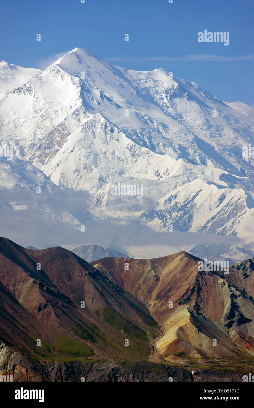Mt. McKinley (Denali), il punto più alto in Nord America (20,320') visto dal lato ovest del Parco Nazionale di Denali, AK Foto Stock