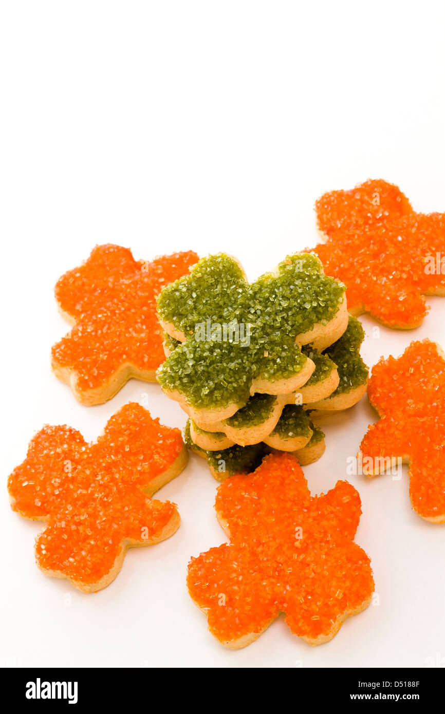 St Patrics mano trifogli smerigliato in arancione e verde. Foto Stock