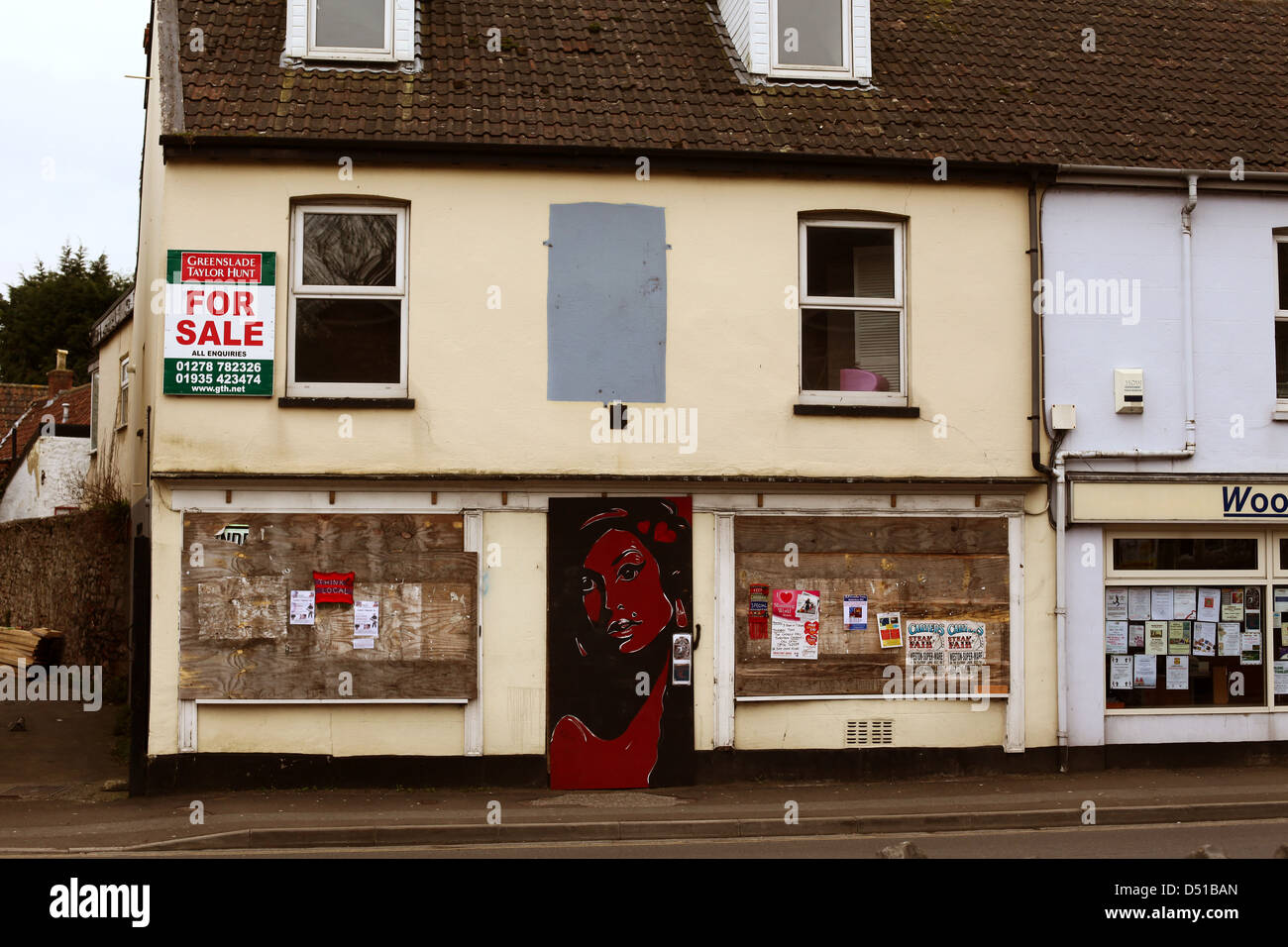Intavolato chiuso negozio di macellaio small business in Cheddar Foto Stock