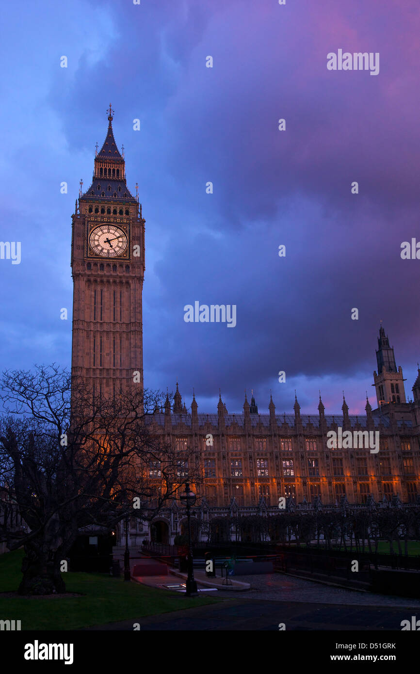 Big Ben al tramonto, la Casa del Parlamento, il Palazzo di Westminster, Londra, Inghilterra, Regno Unito, GB Foto Stock