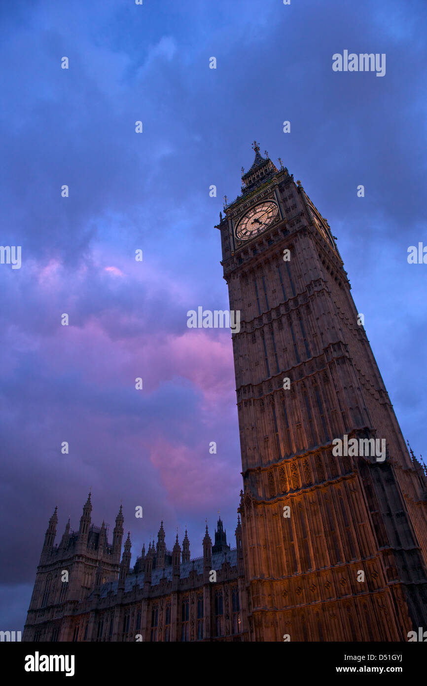 Big Ben al tramonto, la Casa del Parlamento, il Palazzo di Westminster, Londra, Inghilterra, Regno Unito, GB Foto Stock