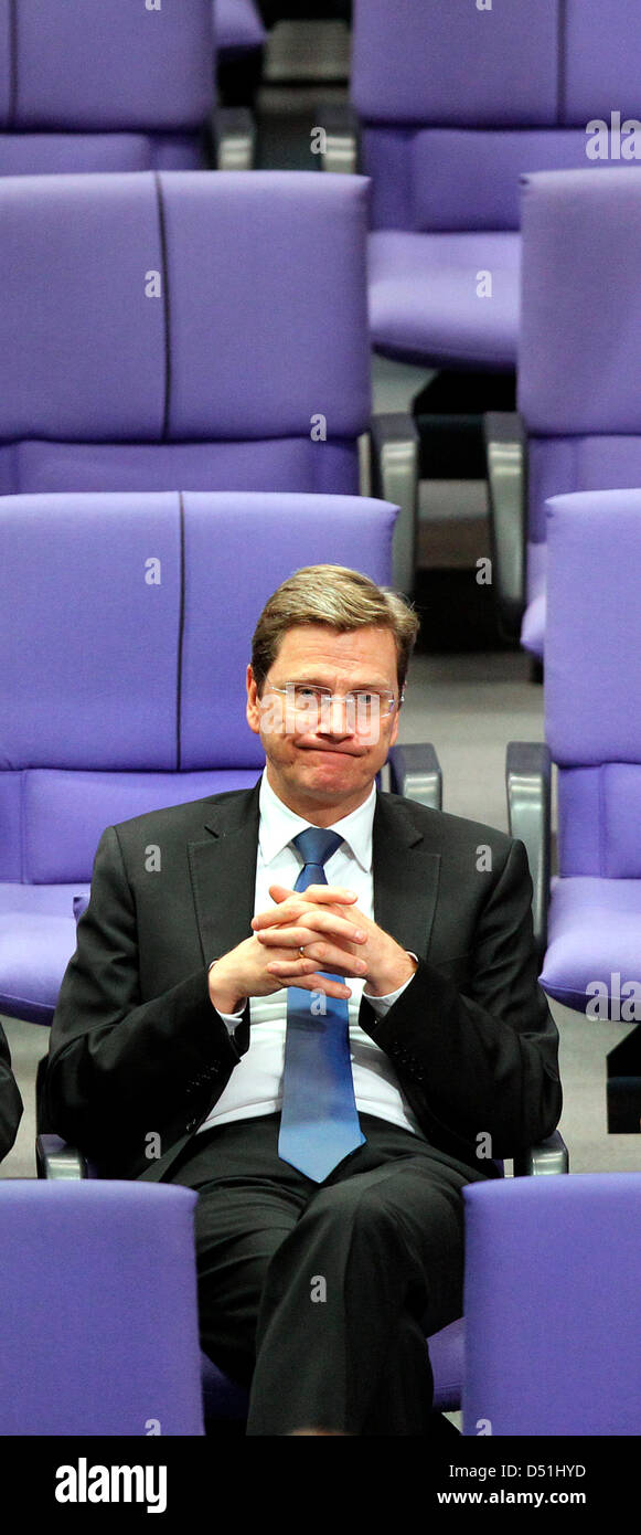 Il ministro degli esteri tedesco Guido Westerwelle durante un dibattito del Bundestag tedesco sulla libertà di religione e di credo a Berlino, Germania, 17 dicembre 2010. Foto: Wolfgang Kumm Foto Stock