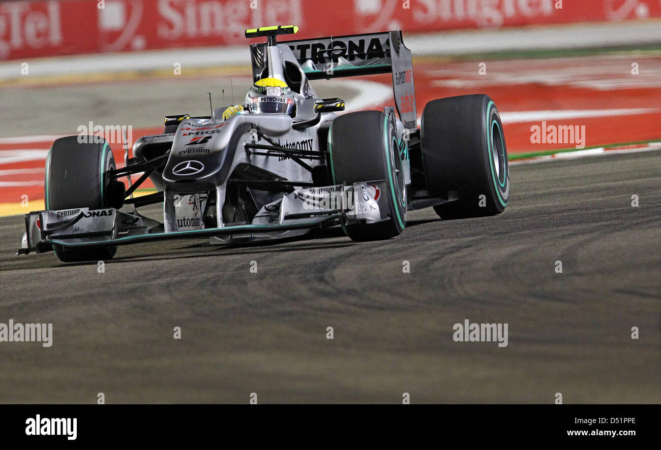 Il driver tedesco Nico Rosberg della Mercedes GP durante la Formula 1 Grand Prix di Singapore a circuito cittadino di Marina Bay a Singapore, 26 settembre 2010. Alonso ha vinto il GP di Singapore davanti a Vettel e Webber. Foto: Jan Woitas Foto Stock