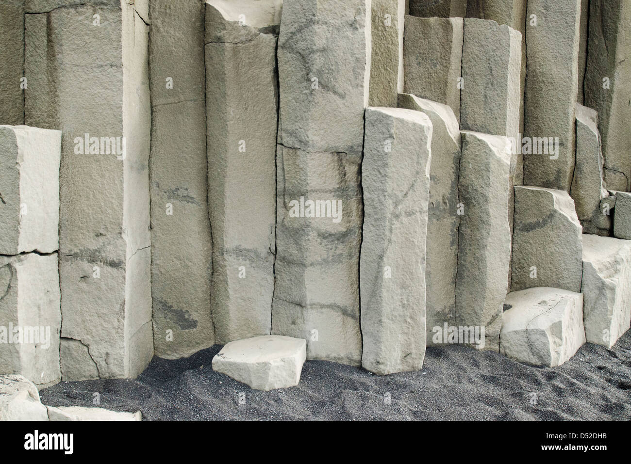 Basalto e sabbia nera, close-up, Islanda Foto Stock