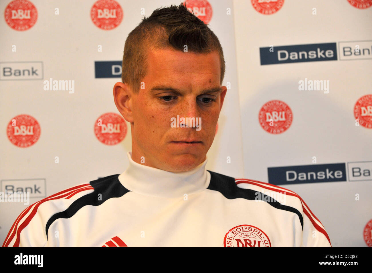 Danimarca National Soccer team player Daniel Agger è visto durante la conferenza stampa in Olomouc su Marzo 21, 2013 prima della Coppa del Mondo di match di qualificazione con Danmark. (CTK foto/Ludek Perina) Foto Stock