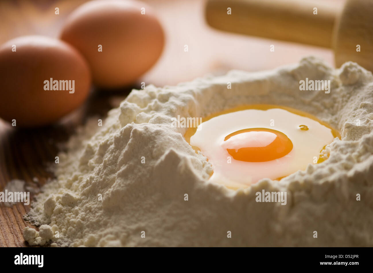 Farina e uova close up Foto Stock