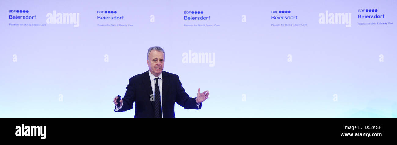 Thomas-B. Quaas, CEO di Beiersdorf AG, parla a un equilibrio conferenza stampa in compagnia del centro di ricerca ad Amburgo, Germania, 04 marzo 2010. Beiersdorf intende aumentare il suo margine di profitto nel 2010 in confronto al 2009. Foto: Marcus Brandt Foto Stock