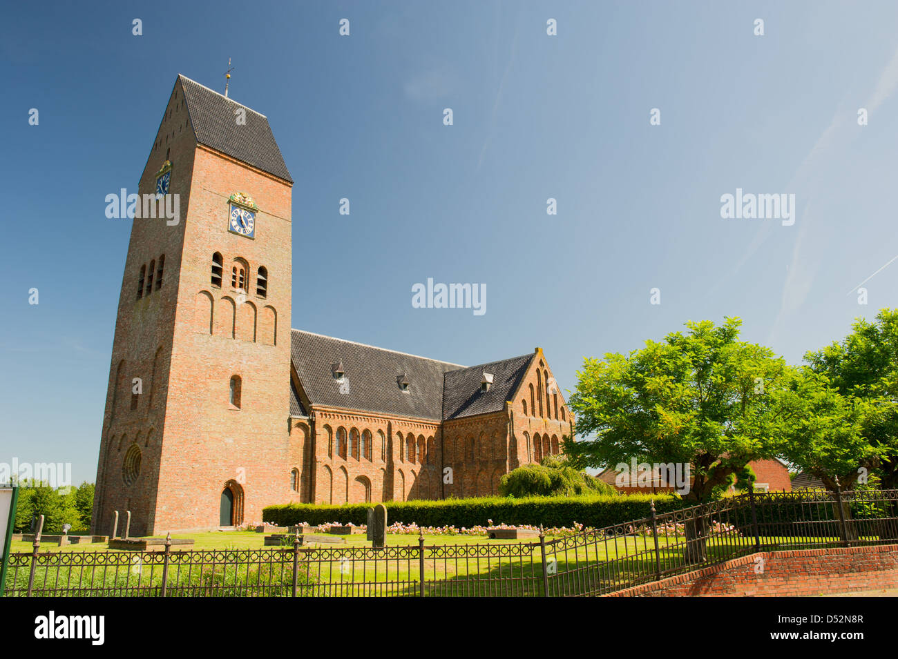 Chiesa olandese nel piccolo villaggio in Olanda, Stedum Foto Stock