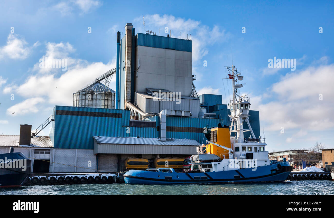 Marittimi nave pilota e silos. Aabenraa Harbour in Danimarca Foto Stock