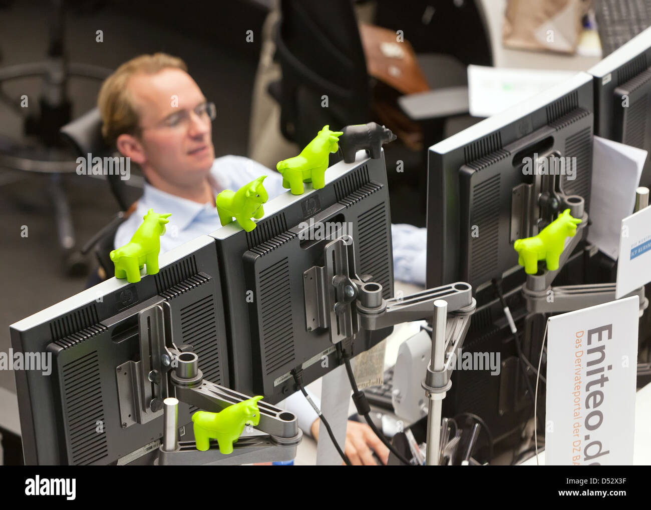 Frankfurt am Main, Germania, Aktienhaendler il trading floor della Borsa di Francoforte Foto Stock