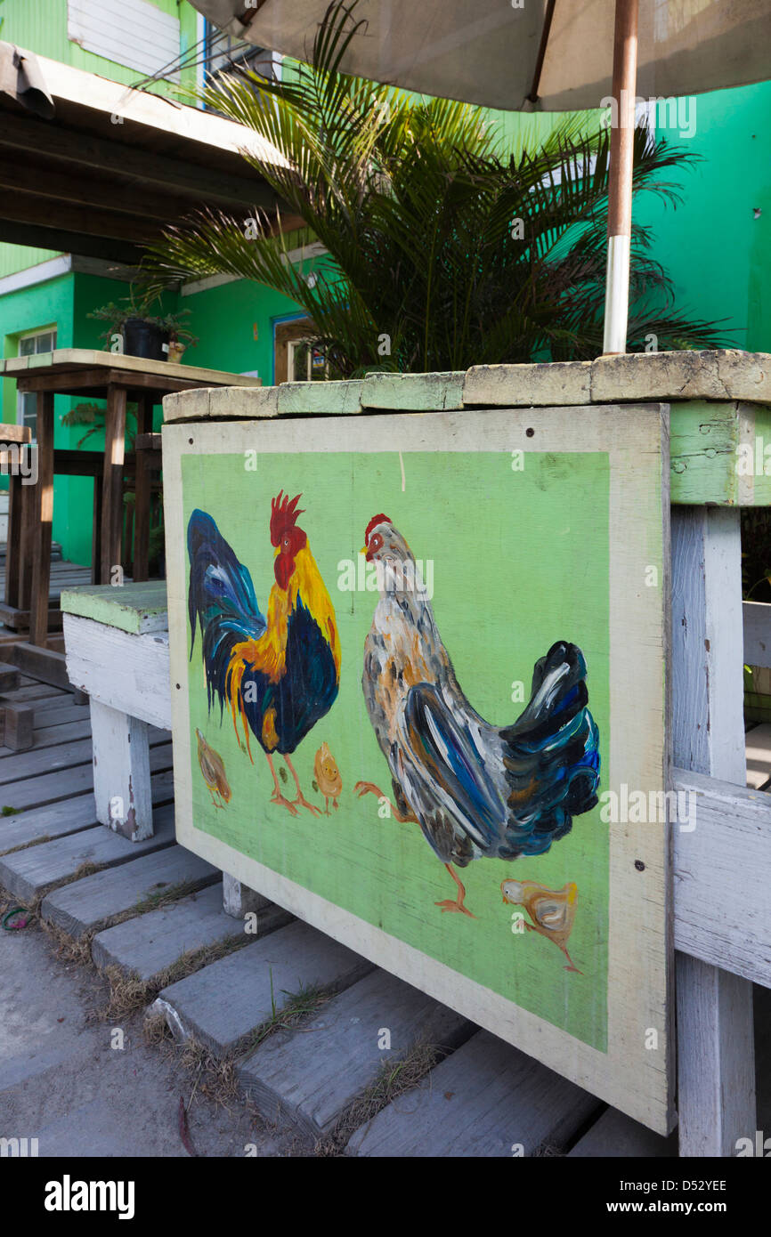 Bahamas, Eleuthera Island Harbour Island, Dunmore Town, pollo dipinti su ristorante Foto Stock