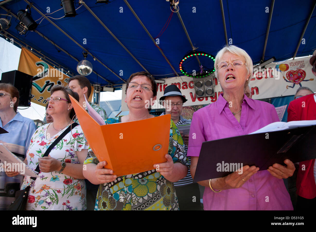 Oberhausen, Germania, cantare Giorno della canzone, cori cantare in fiera a Sterkrade Foto Stock