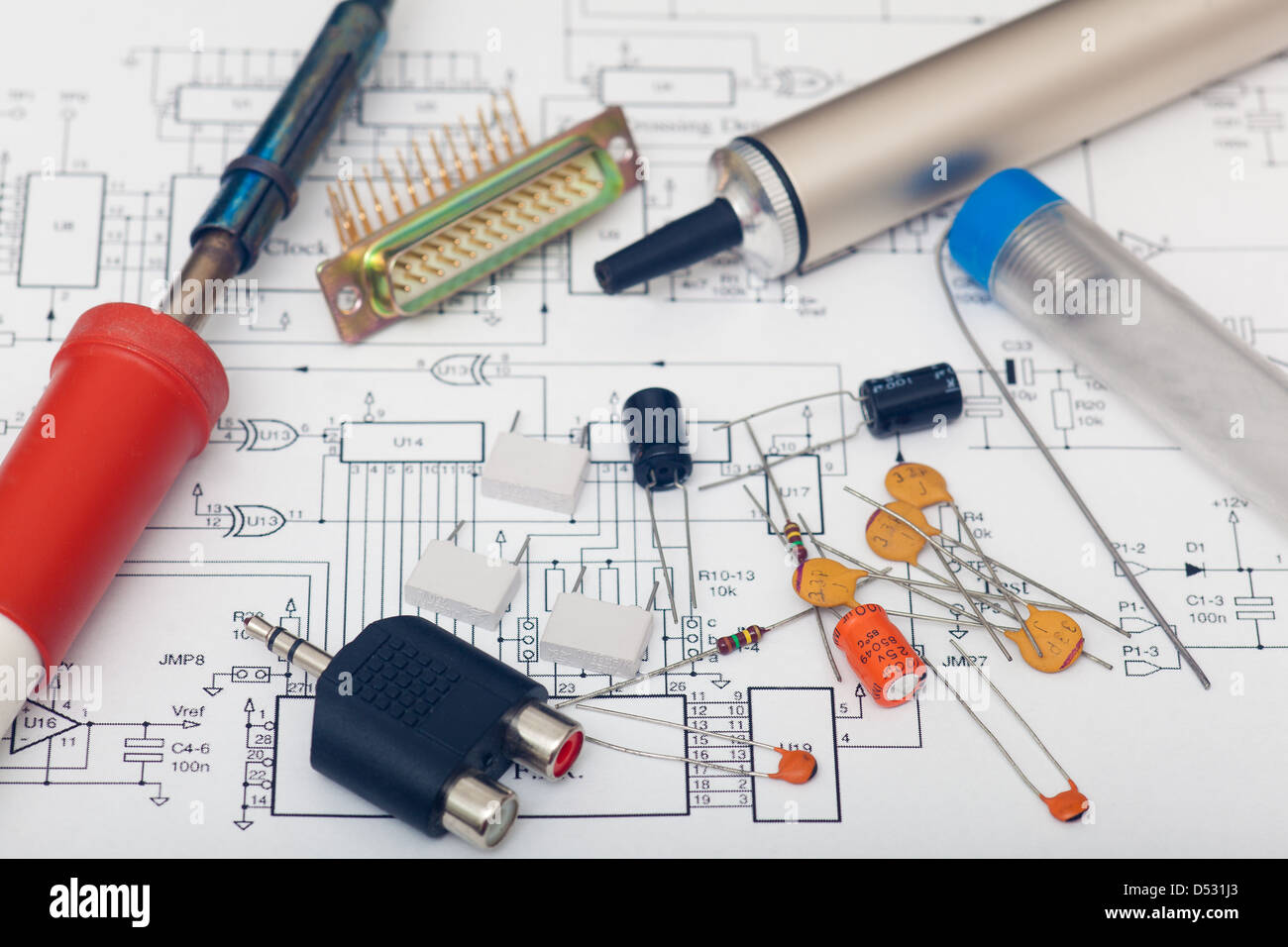 Componenti elettronici in schema elettronico Foto Stock