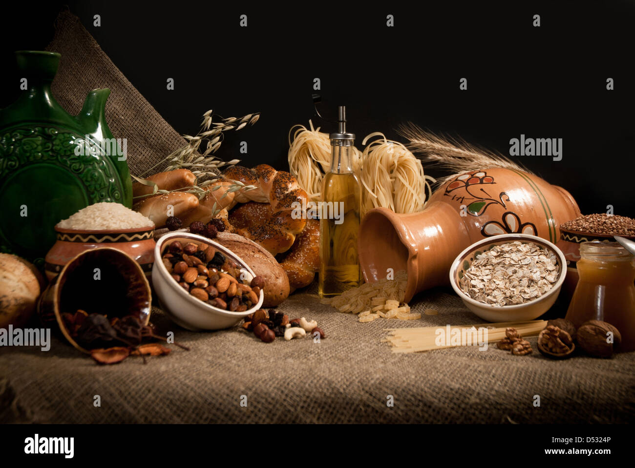 Pasto sano con pane e cereali Foto Stock