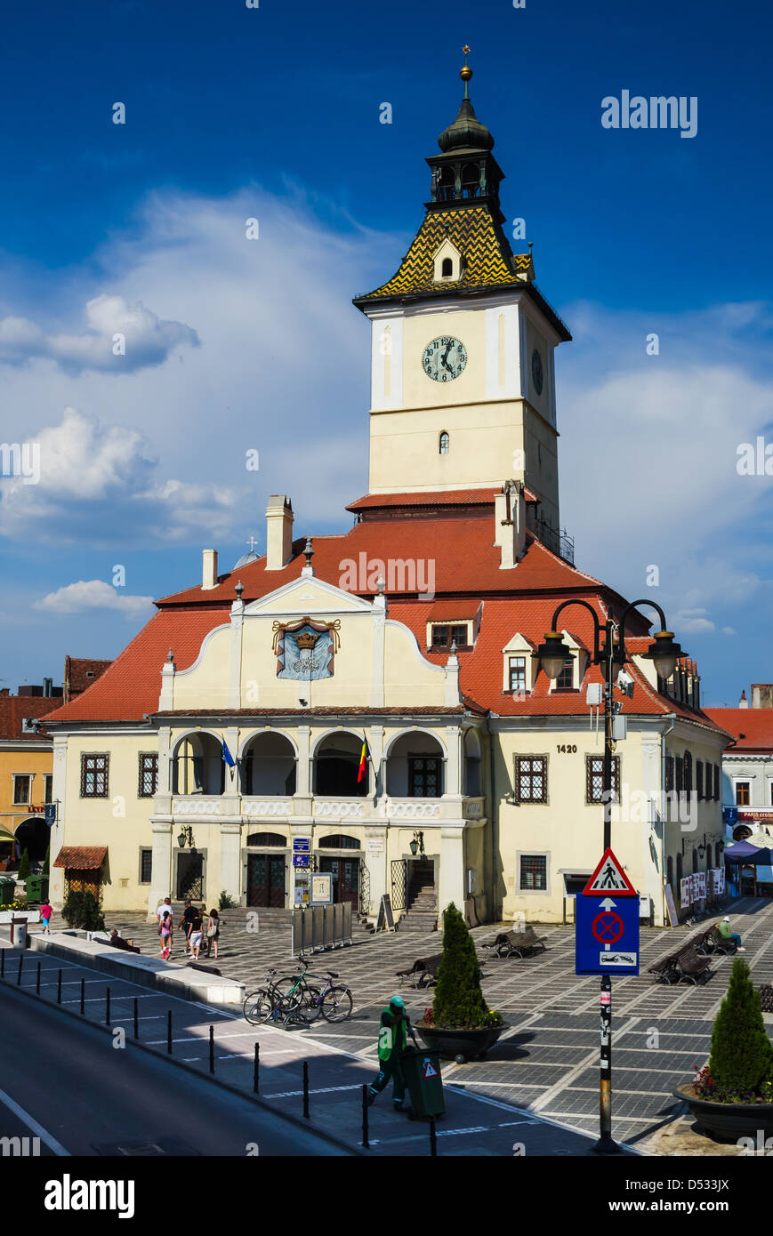 Egli dal centro città di Brasov è segnato dal sindaco di ex Ufficio edilizia (Casa del Consiglio). Foto Stock