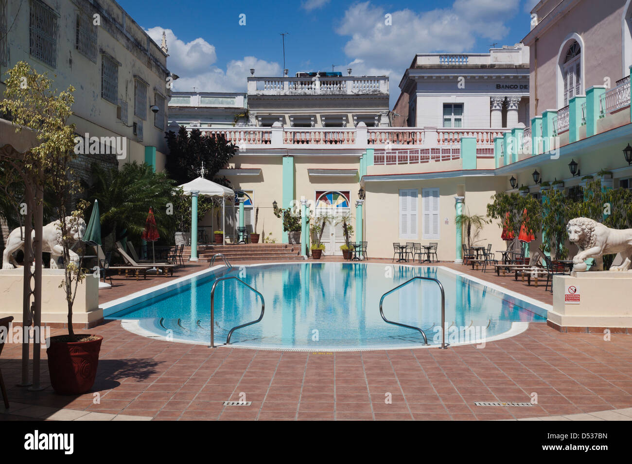 Cuba, Cienfuegos province, Cienfuegos, Hotel la Union, piscina Foto Stock