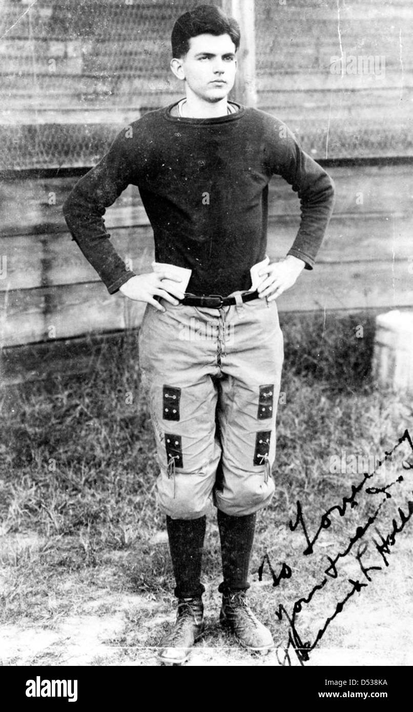 Una fotografia di Spessard Holland, uno studente e giocatore di football alla Emory University di Atlanta, Georgia. L'immagine, parte della Great Floridians Political Collection, documenta i suoi primi anni prima di servire nella legislatura della Florida e nel Senato degli Stati Uniti. Foto Stock