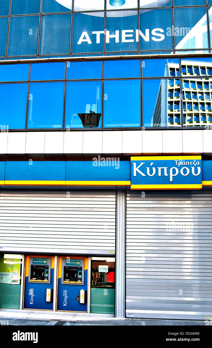 Le filiali della banca di Cipro ( Cipro banca) in Atene, chiuso durante la crisi della crisi del settore bancario Foto Stock