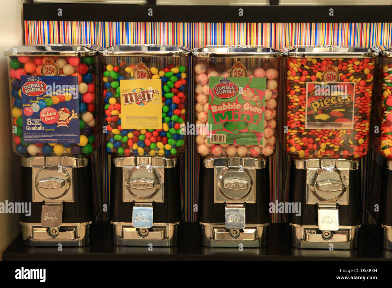 Gum e caramelle macchine in un centro commerciale per lo shopping di Indianapolis Foto Stock