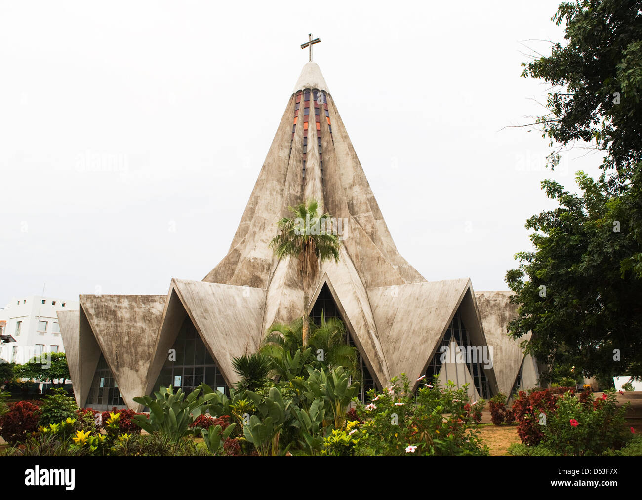 Chiesa di S. Antonio, Polana, Maputo, Mozambico. Una chiesa modernista nella capitale. Foto Stock