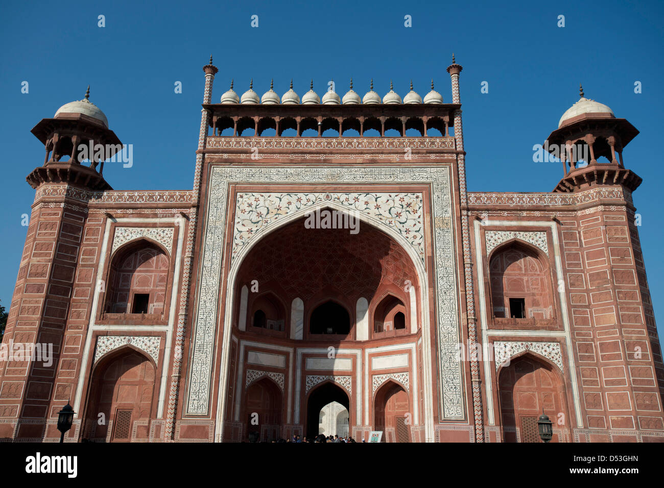 Grande porta (Darwaza-i) rauza gateway al Taj Mahal, Agra, Uttar Pradesh, India Foto Stock